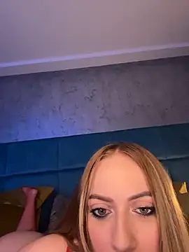 RockQueen A online show from February 19, 4:41 am