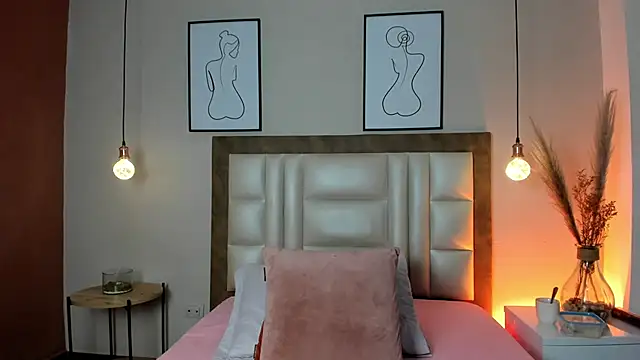 Snapshot of JupiteFox chatting on December 5, 12:30 am JupiteFox online show from December 5, 12:30 am