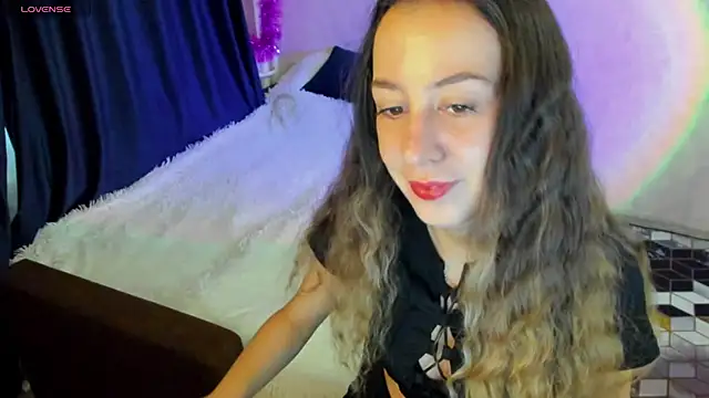 Snapshot of CurlySteph chatting on December 13, 10:08 am CurlySteph online show from December 13, 10:08 am
