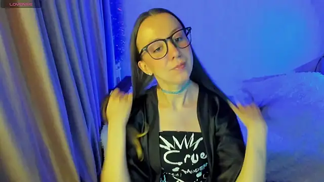 CurlySteph online show from October 31, 4:30 pm