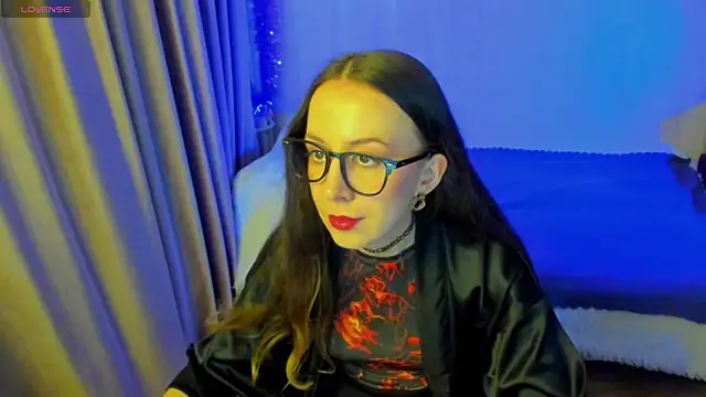 CurlySteph online show from December 5, 5:20 pm