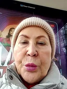 Hottie-Mom online show from November 14, 11:20 am