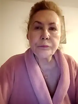 Hottie-Mom online show from May 26, 9:22 pm