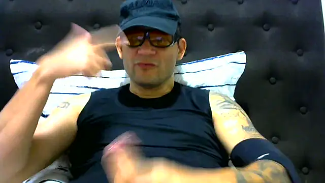 Snapshot of altenori112 chatting on January 28, 12:26 am altenori112 online show from January 28, 12:26 am