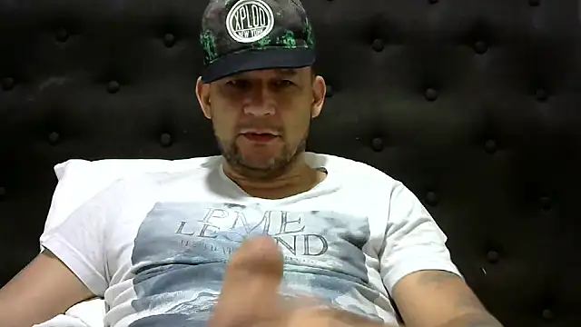 Snapshot of altenori112 chatting on February 8, 11:13 pm altenori112 online show from February 8, 11:13 pm