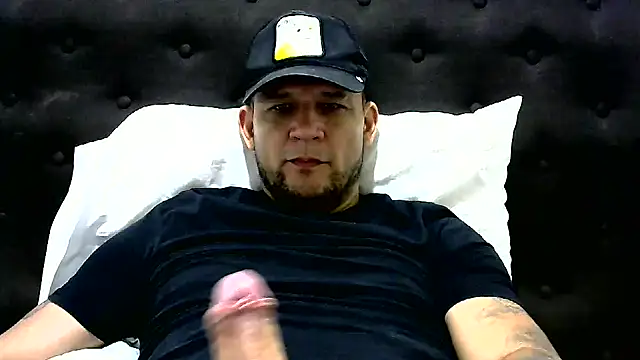 Snapshot of altenori112 chatting on February 9, 4:07 pm altenori112 online show from February 9, 4:07 pm