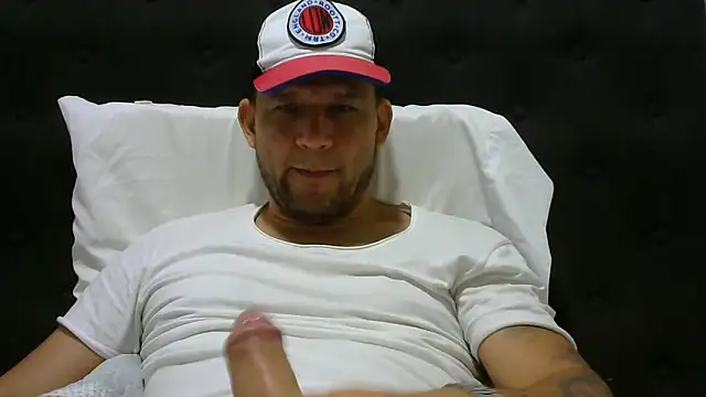 Snapshot of altenori112 chatting on February 11, 12:49 am altenori112 online show from February 11, 12:49 am