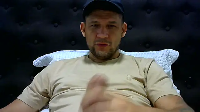 Snapshot of altenori112 chatting on March 3, 9:26 pm altenori112 online show from March 3, 9:26 pm