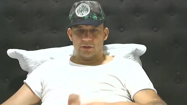 Snapshot of altenori112 chatting on March 4, 11:54 pm altenori112 online show from March 4, 11:54 pm