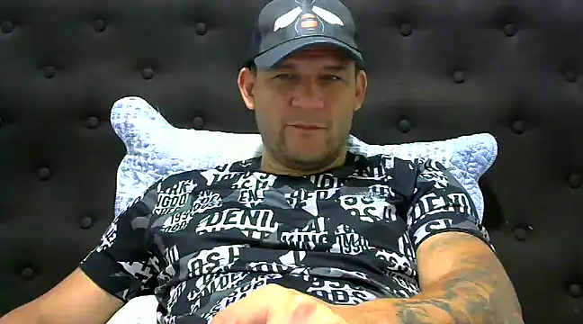 Snapshot of altenori112 chatting on March 10, 8:23 pm altenori112 online show from March 10, 8:23 pm