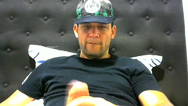 Snapshot of altenori112 chatting on March 22, 9:42 pm altenori112 online show from March 22, 9:42 pm