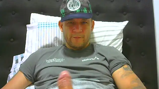 Snapshot of altenori112 chatting on September 23, 9:51 pm altenori112 online show from September 23, 9:51 pm