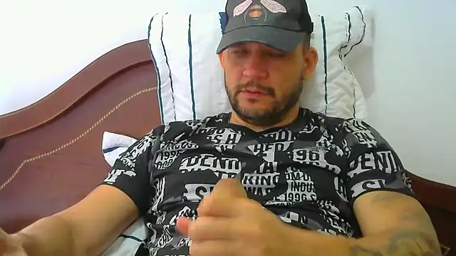 Snapshot of altenori112 chatting on December 18, 2:45 pm altenori112 online show from December 18, 2:45 pm