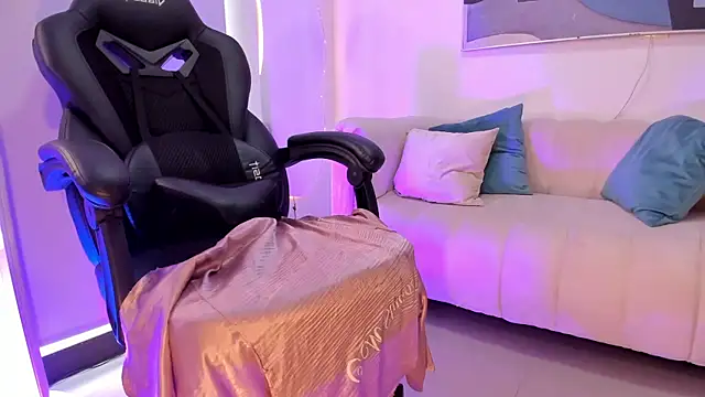 SaraParker  online show from February 18, 6:37 pm