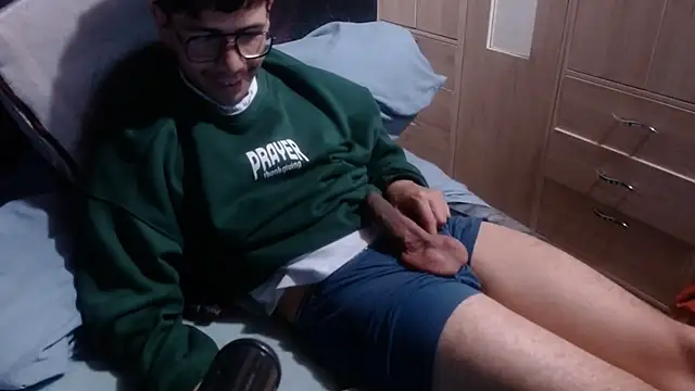 Snapshot of dannnyhot24 chatting on January 5, 5:09 am dannnyhot24 online show from January 5, 5:09 am