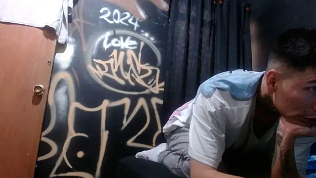 Snapshot of dannnyhot24 chatting on January 12, 7:31 pm dannnyhot24 online show from January 12, 7:31 pm