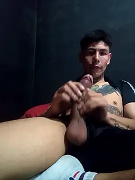 Snapshot of dannnyhot24 chatting on February 3, 11:05 pm dannnyhot24 online show from February 3, 11:05 pm