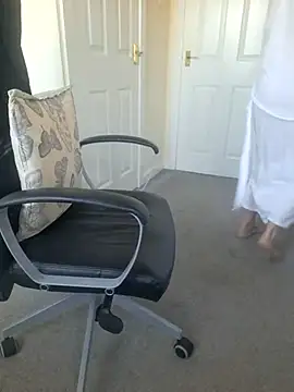 Snapshot of Emily_English57 chatting on December 2, 9:36 am Emily English57 online show from December 2, 9:36 am