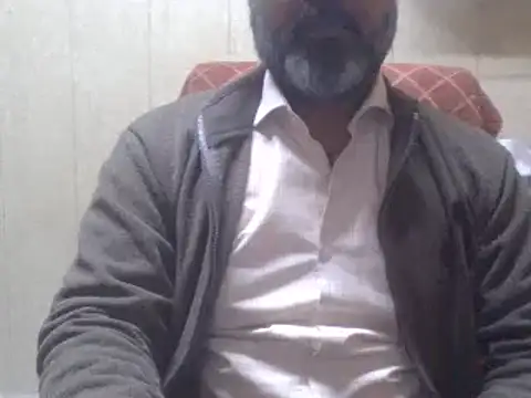 Snapshot of hairymaster95 chatting on December 17, 11:17 am hairymaster95 online show from December 17, 11:17 am