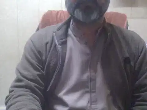 Snapshot of hairymaster95 chatting on December 27, 7:51 am hairymaster95 online show from December 27, 7:51 am