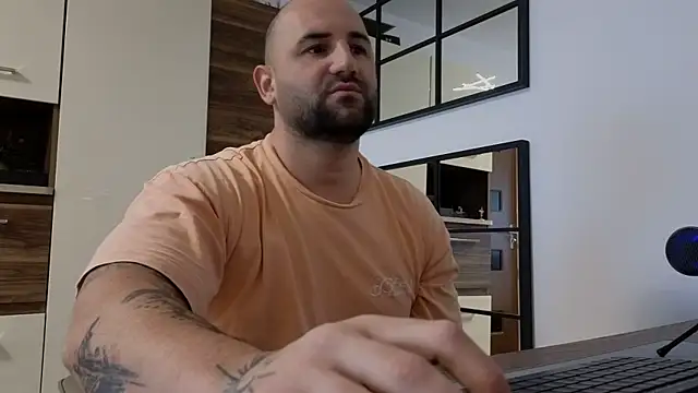 moonjoey online show from April 22, 5:54 am