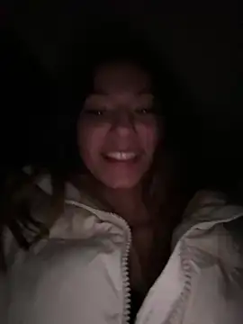 Snapshot of _MiaQueen_ chatting on December 14, 1:28 am  MiaQueen  online show from December 14, 1:28 am