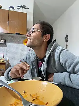 Snapshot of Pietrozuc chatting on October 23, 12:59 pm Pietrozuc online show from October 23, 12:59 pm