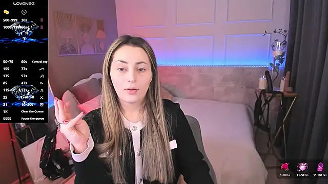 Snapshot of KylieMellow chatting on March 18, 5:54 am KylieMellow online show from March 18, 5:54 am