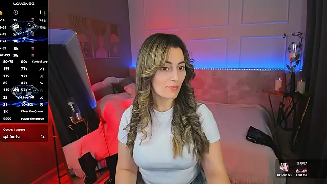 Snapshot of KylieMellow chatting on March 22, 5:22 am KylieMellow online show from March 22, 5:22 am