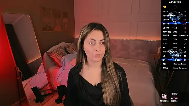 Snapshot of KylieMellow chatting on April 7, 1:44 pm KylieMellow online show from April 7, 1:44 pm