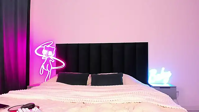 Snapshot of wow_lovie chatting on March 12, 8:19 am wow lovie online show from March 12, 8:19 am