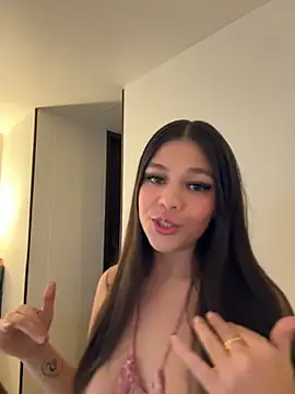 Snapshot of Alyshanon18 chatting on May 14, 6:47 pm Alyshanon18 online show from May 14, 6:47 pm