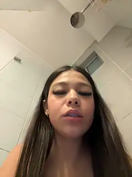 Snapshot of Alyshanon18 chatting on May 28, 2:53 am Alyshanon18 online show from May 28, 2:53 am