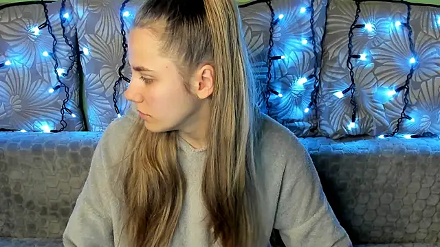 MaggieCake online show from December 5, 2:53 am