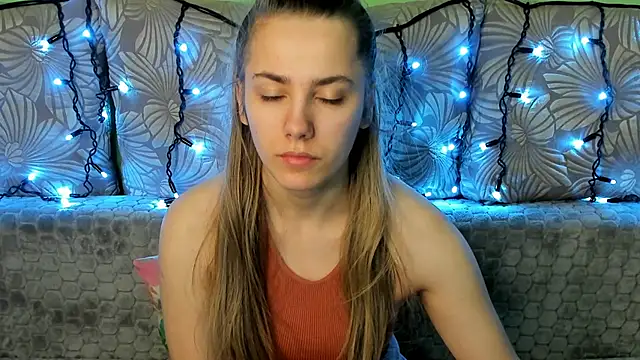 MaggieCake online show from December 7, 4:31 am