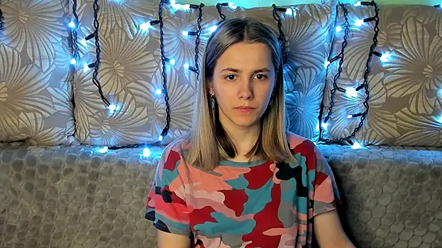 MaggieCake online show from March 14, 4:21 am