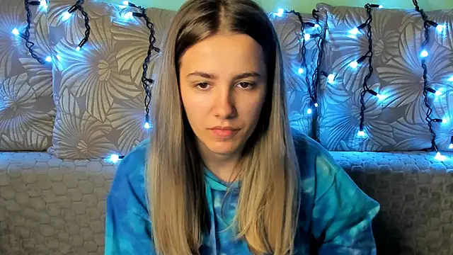 MaggieCake online show from October 28, 1:53 am