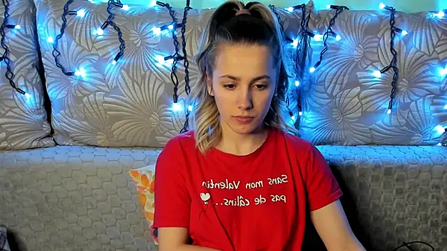 MaggieCake online show from December 23, 1:14 am