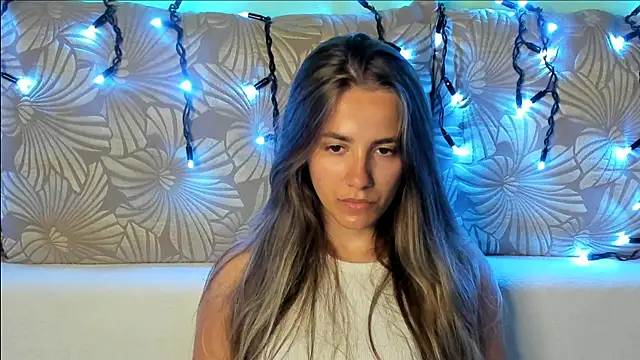MaggieCake online show from August 7, 2:35 am