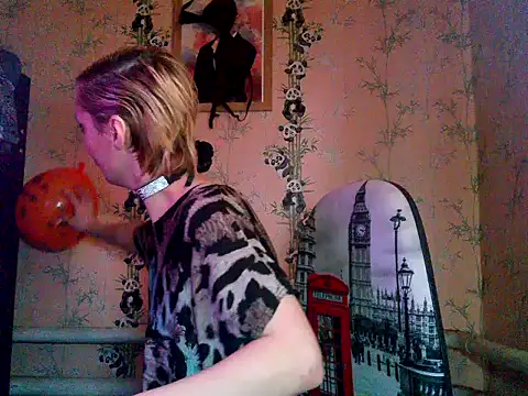 WildMissNiks online show from October 29, 8:27 am