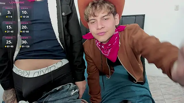 javieryalejandro online show from October 31, 9:38 pm