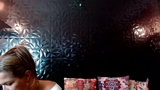 PINK  LOLA1 online show from March 3, 9:31 pm