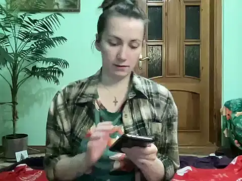 Snapshot of AngelTough20 chatting on June 13, 12:19 am AngelTough20 online show from June 13, 12:19 am