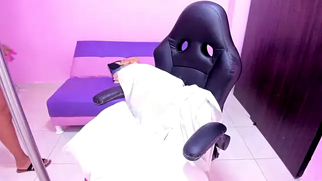 MATURE WHOR33 online show from November 5, 12:27 pm