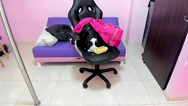 MATURE WHOR33 online show from November 17, 11:49 am