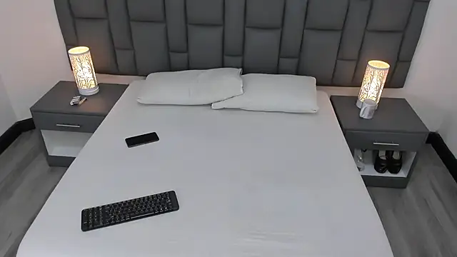 Snapshot of MiaYMolly chatting on December 22, 3:55 am MiaYMolly online show from December 22, 3:55 am