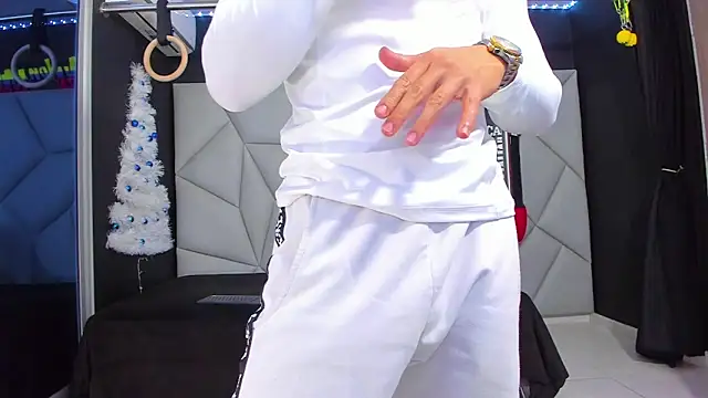 Snapshot of Aydenmiller96 chatting on December 27, 2:47 am Aydenmiller96 online show from December 27, 2:47 am