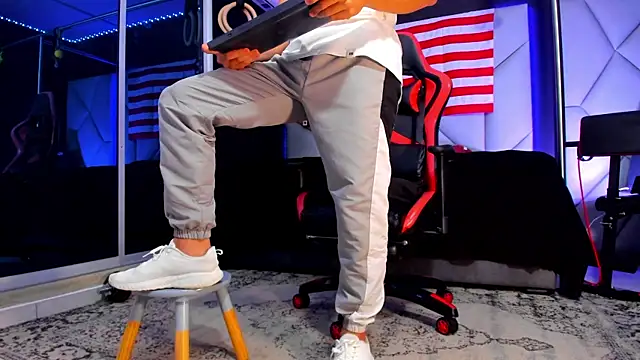 Snapshot of Aydenmiller96 chatting on September 25, 2:10 pm Aydenmiller96 online show from September 25, 2:10 pm