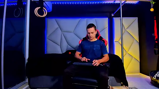 Snapshot of Aydenmiller96 chatting on February 8, 2:09 pm Aydenmiller96 online show from February 8, 2:09 pm