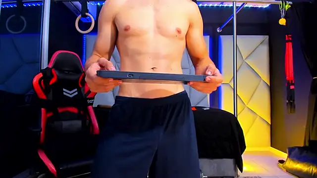 Snapshot of Aydenmiller96 chatting on February 24, 2:42 am Aydenmiller96 online show from February 24, 2:42 am